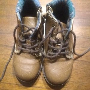 Carter's boys boot size 10